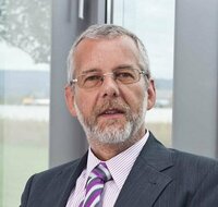 Joachim Strohschenk Joachim Strohschenk ist Produktmanager.
